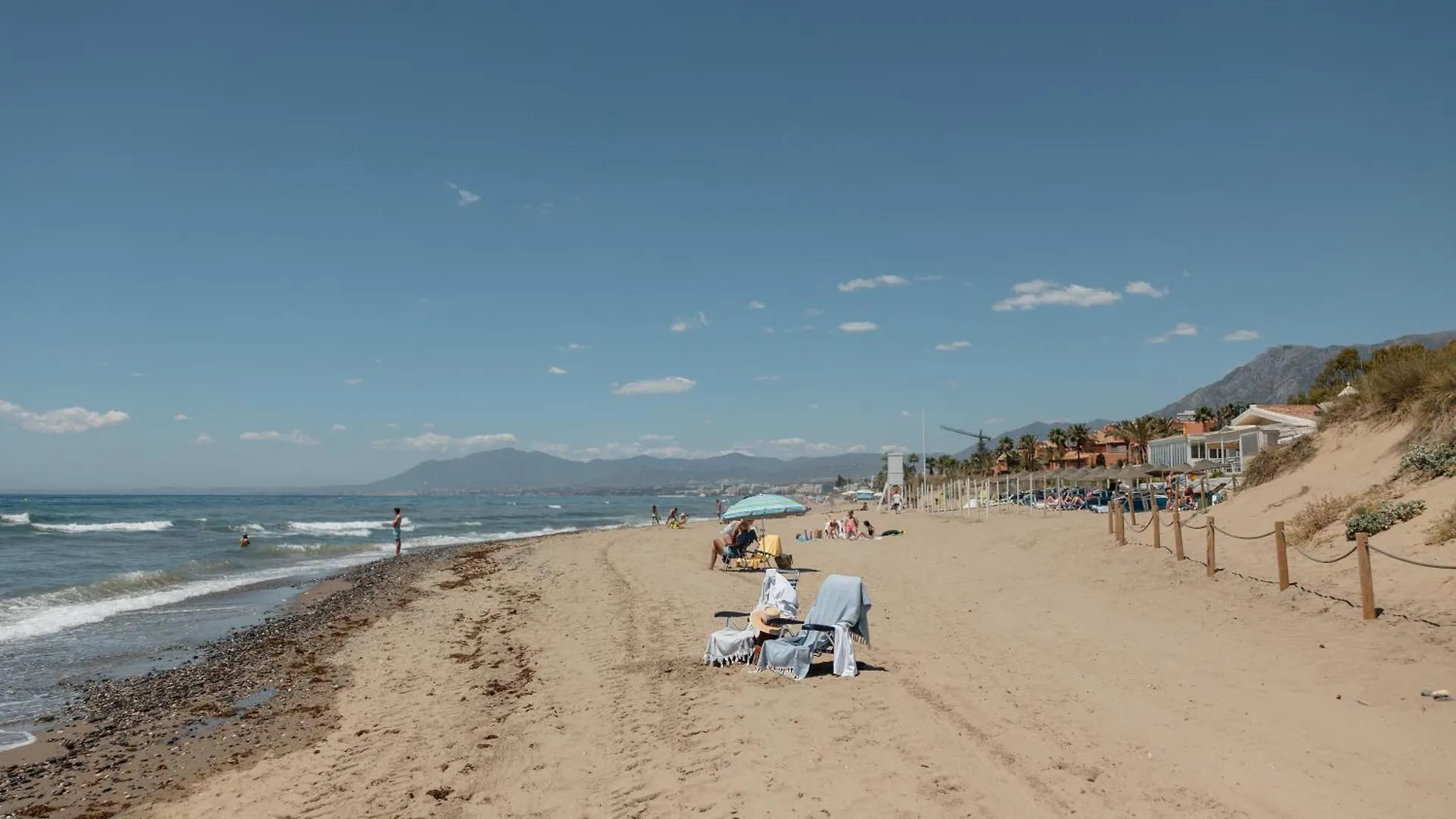 Сasa de vacaciones Holiday House next to the beach in Las Dunas, Bahía de Marbella